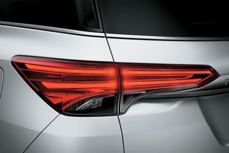Toyota Fortuner 2.4 4x2 AT 2018 - Hình 26
