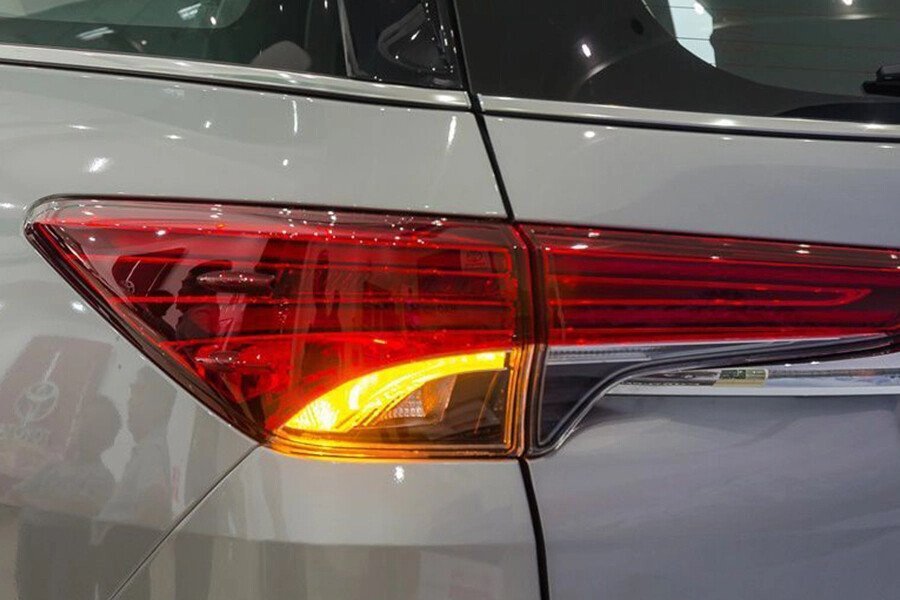 Toyota Fortuner 2.7V 4×4 AT - Hình 10 Toyota Fortuner 2.7V 4×4 AT - Hình 10