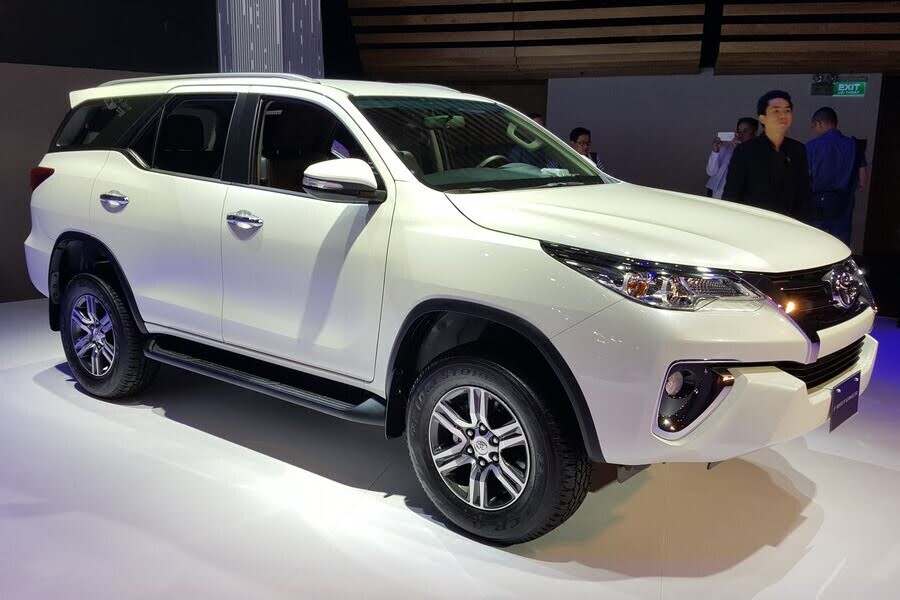 Toyota Fortuner 2.8V 4x4 2018 - Hình 18