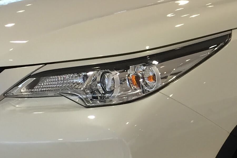 Toyota Fortuner 2.8V 4x4 2018 - Hình 19
