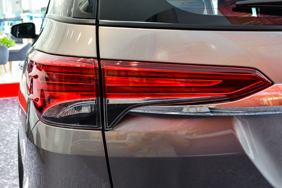 Cụm đèn hậu LED sang trọng