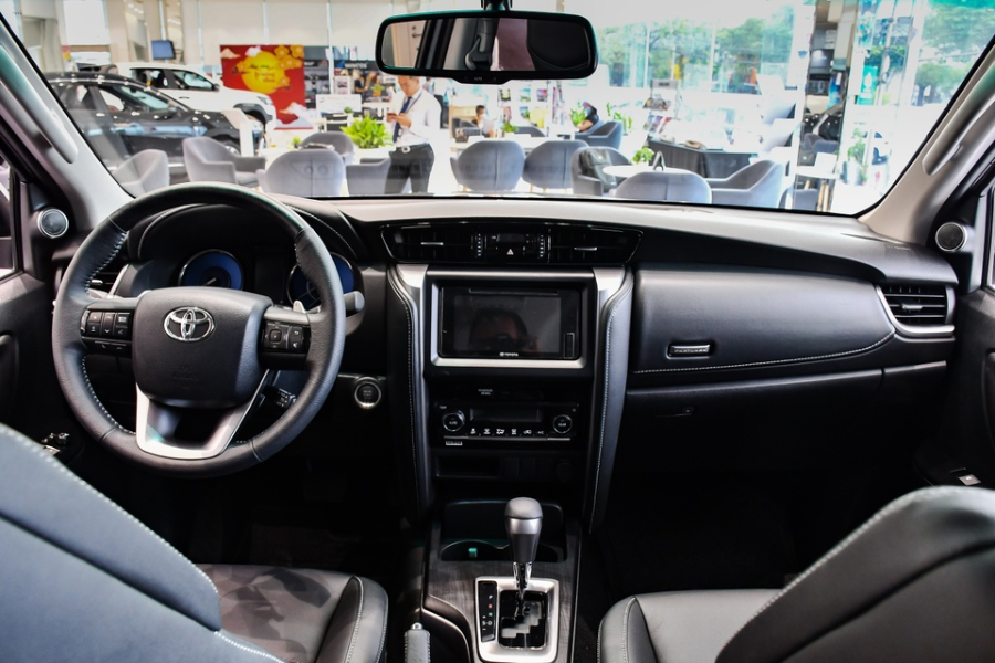 Bảng táp-lô nổi bật với sự phối hợp hài hòa