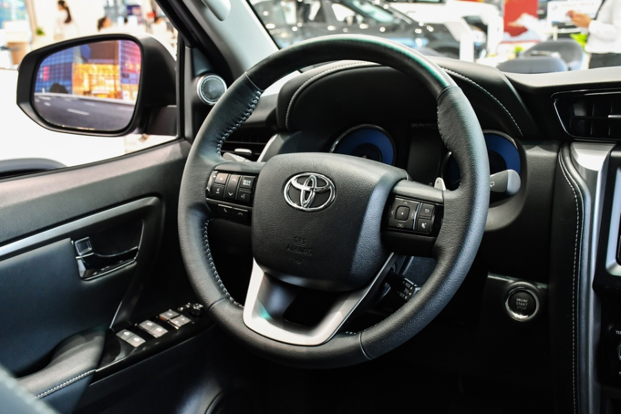 Vô lăng ba chấu bọc da