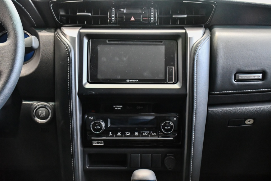 Màn hình cảm ứng 7 inch tích hợp tiện nghi tiện ích