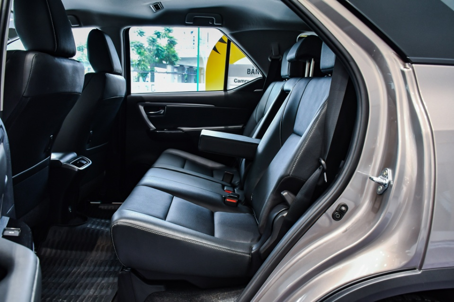 Hàng ghế sau rộng rãi