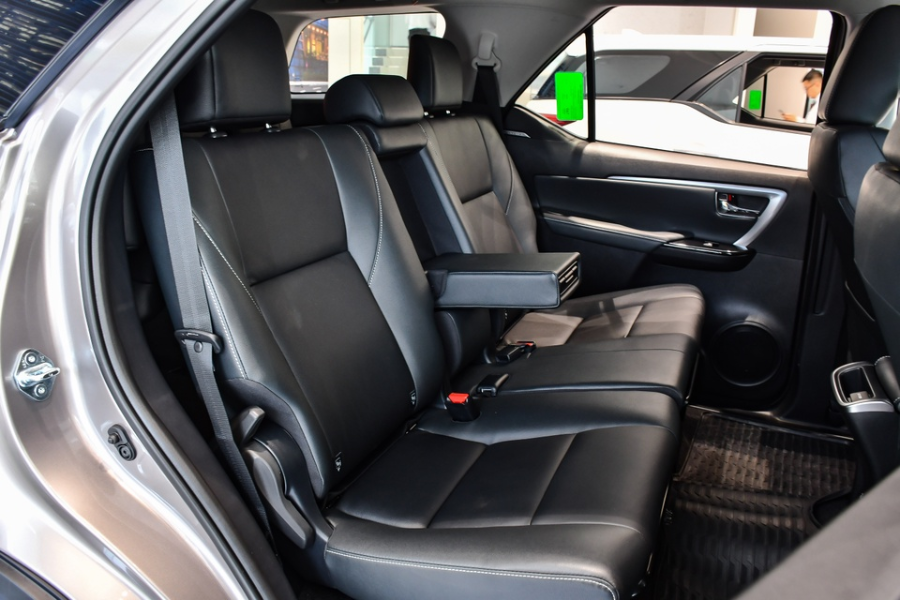 Hàng ghế sau rộng rãi