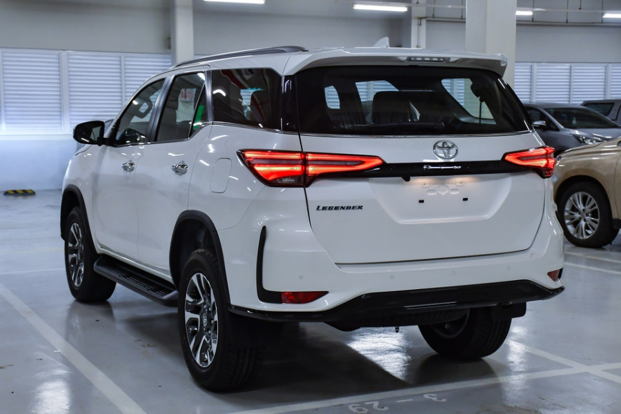 Đuôi xe cũng được tinh chỉnh tinh tế hiện đại