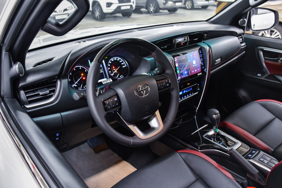 Khoang cabin của Toyota Fortuner được thiết kế theo hướng tối ưu hóa không gian sử dụng