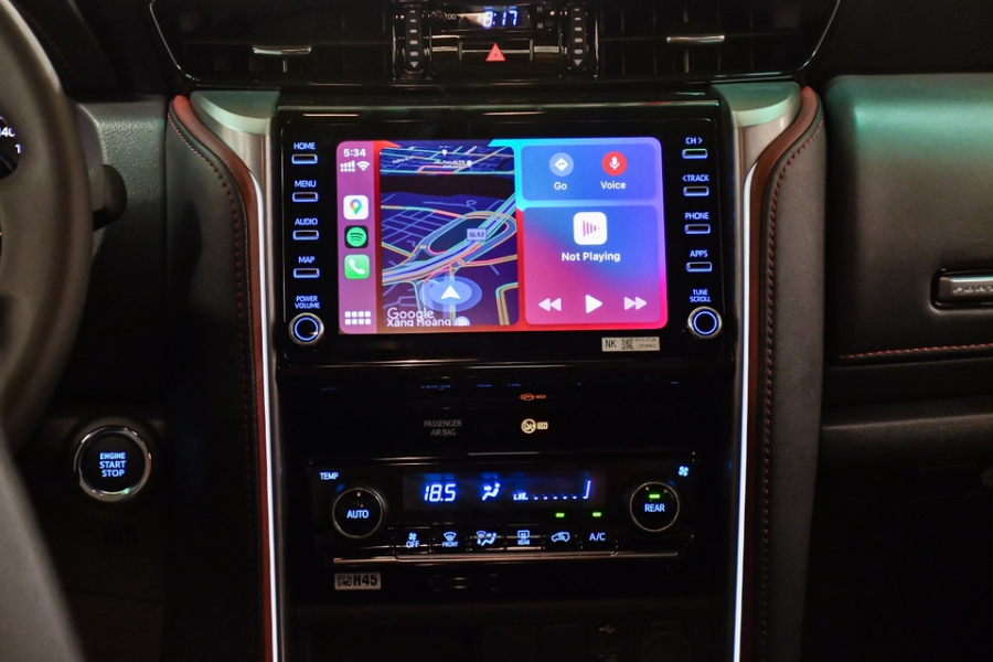 Màn hình giải trí cảm ứng 9 inch sắc nét