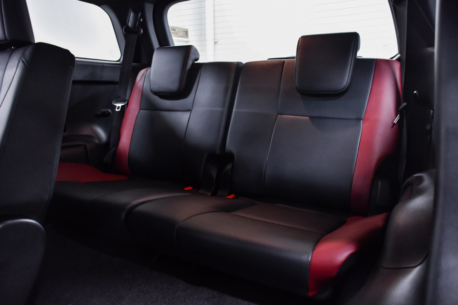 Ghế ngồi được bọc da pha nỉ cao cấp