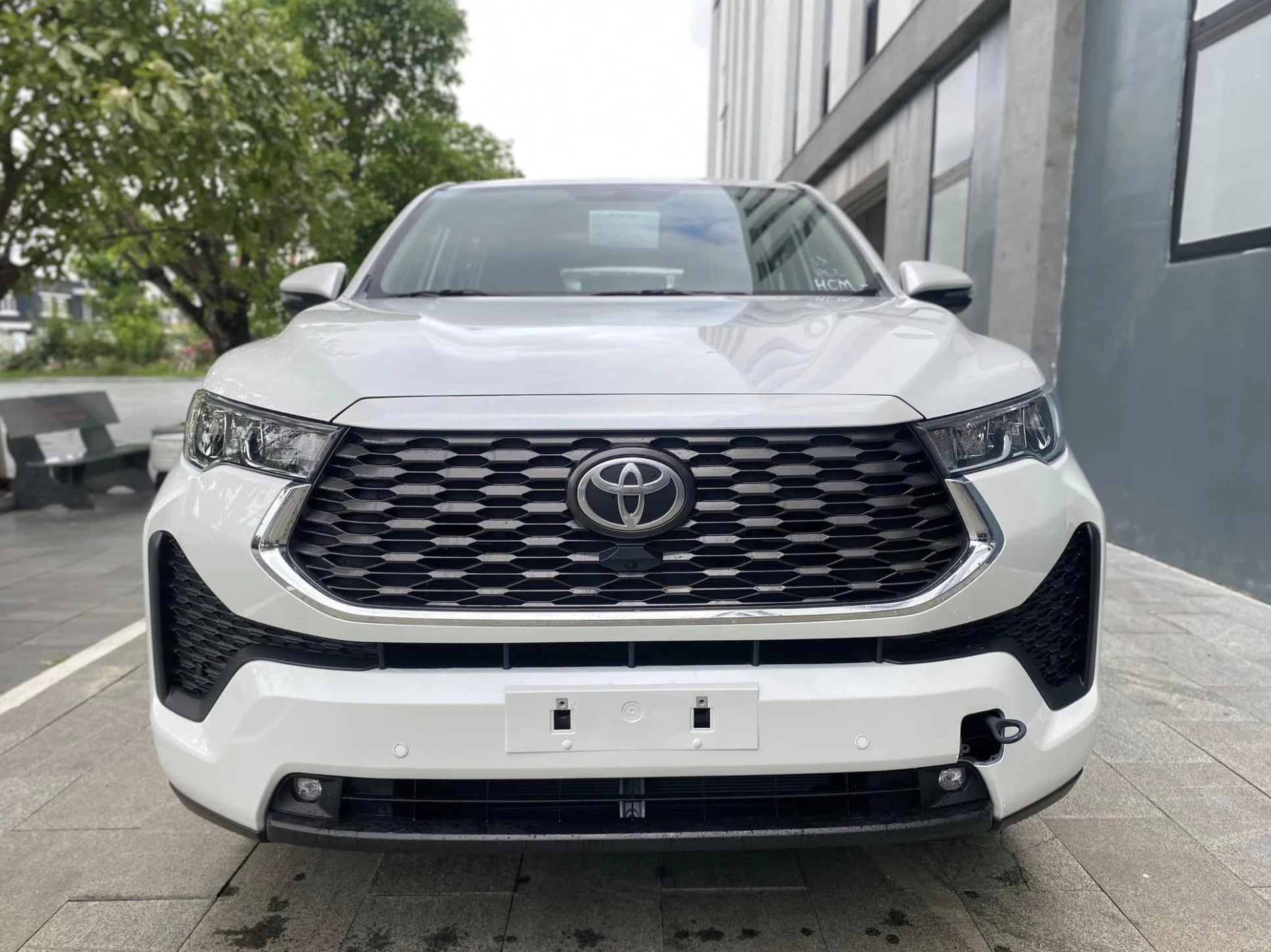 Đầu xe Innova Cross