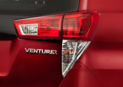 Toyota Innova Venturer 2018 - Hình 17