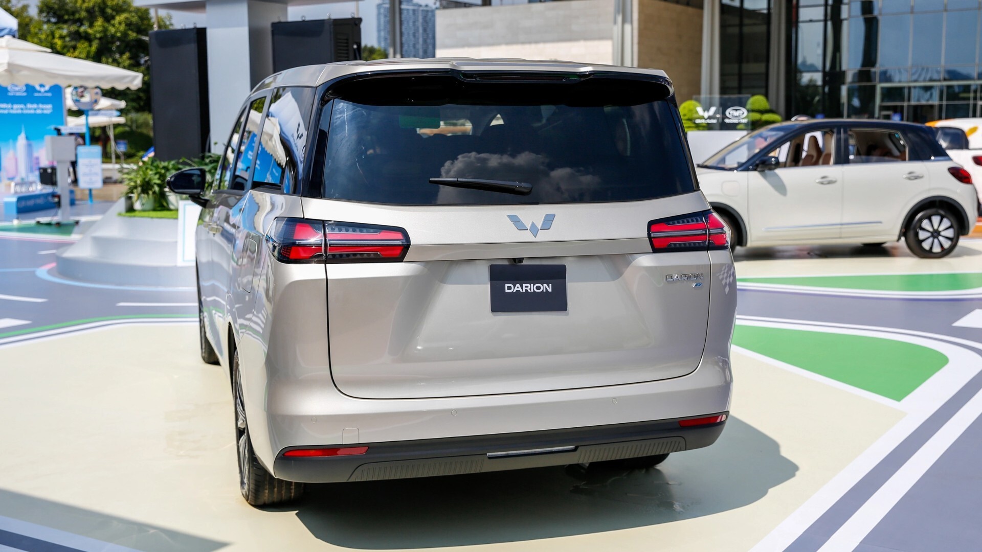 Tổng thể phần đuôi xe vững chãi và an toàn của Wuling Darion Eco